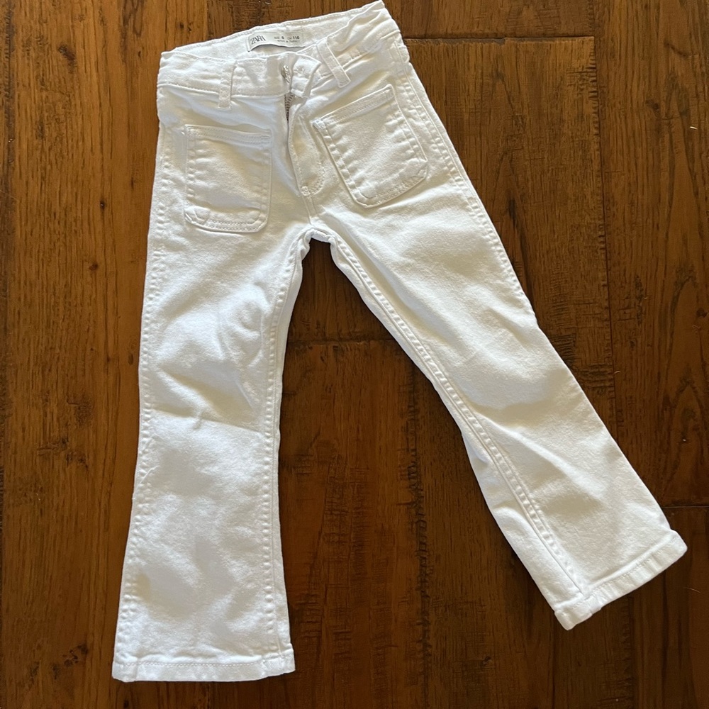 Girls size 6 Zara White bell bottom Jean pants, new, never worn